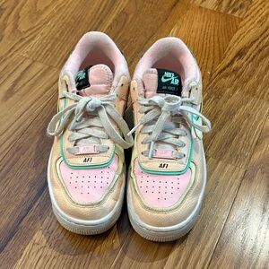 Women’s sz 7.5 Nike Air Force 1 Pink and Tan Sneakers